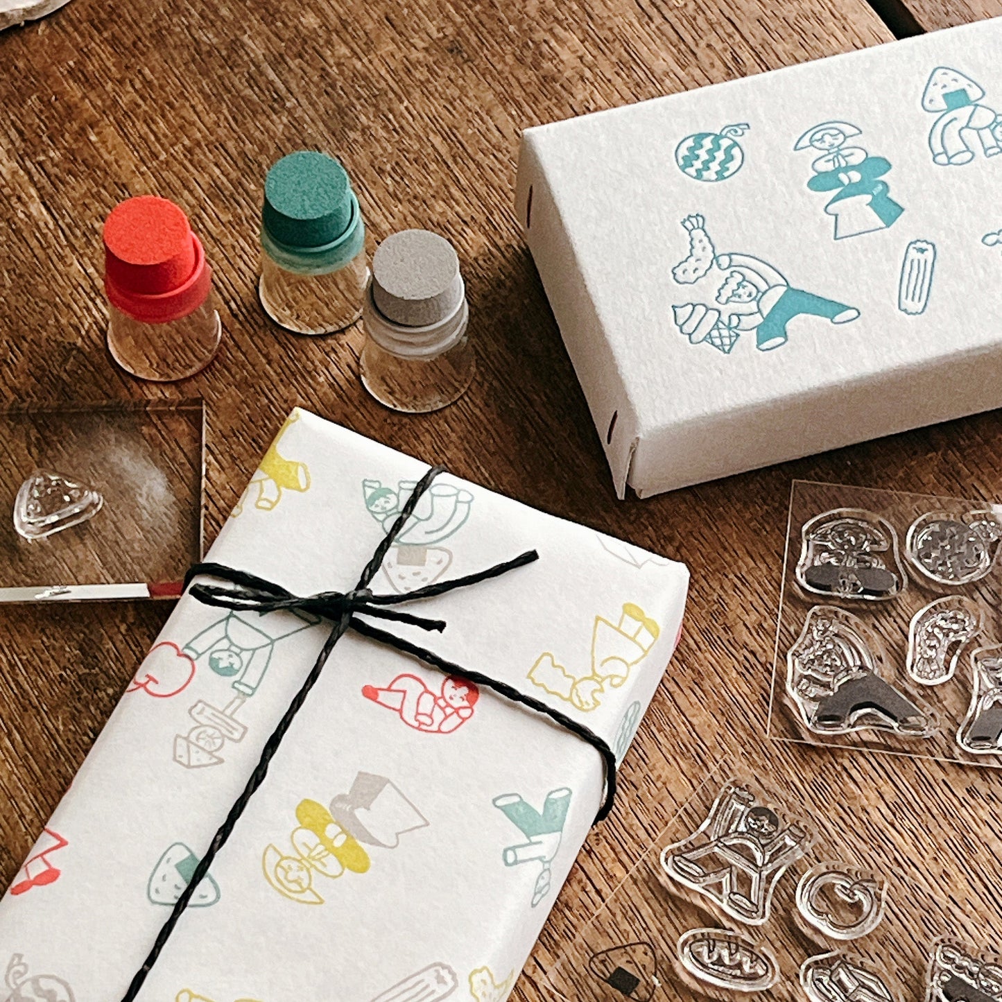 Nishiwaki Tadashi x Mizushima Free Stamp Design Set People and Food (2 pcs)