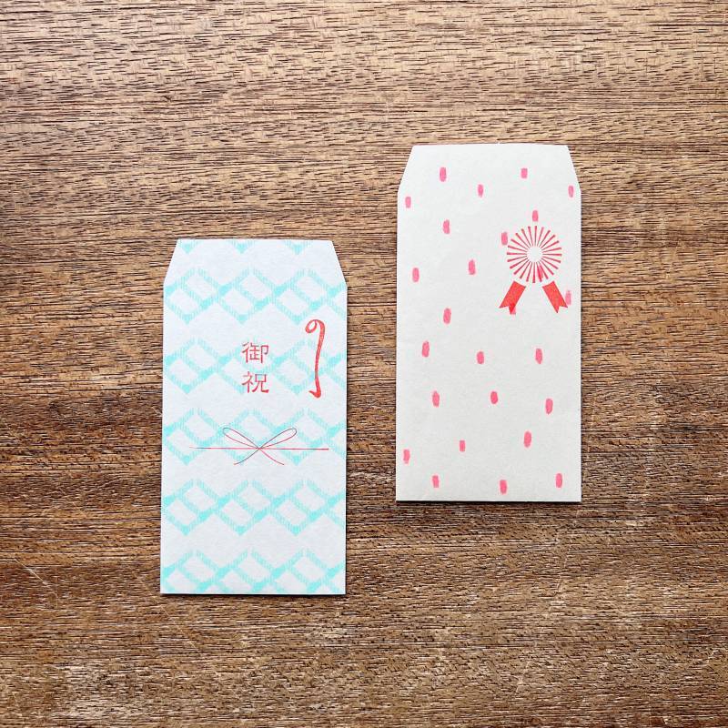 Free-standing stamp pocket with gift tag